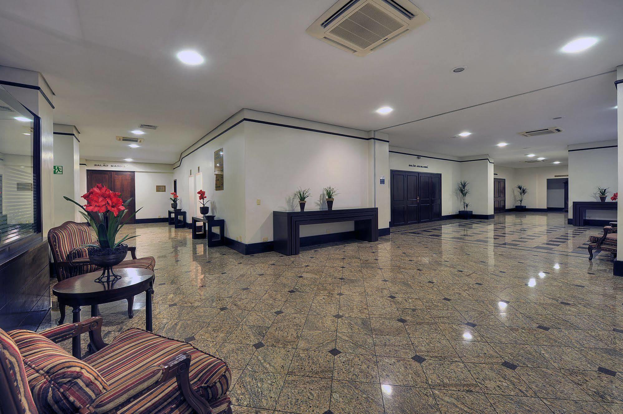 Hotel Deville Business Maringá Buitenkant foto